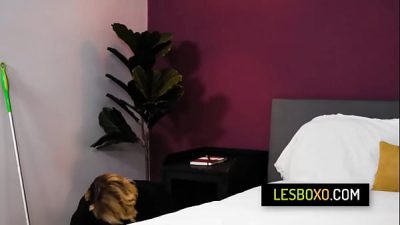 Blonde teen following stepmom’s instructions to reach orgasm – Emma Hix, Serene Siren